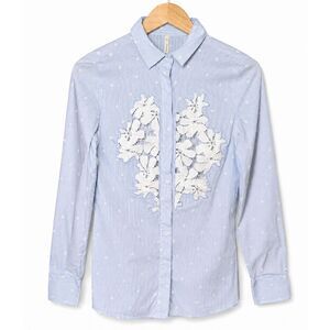 Exetera Blue Stripe Daisy Button-Up Shirt M Floral Lace Appliqué Collared Blouse